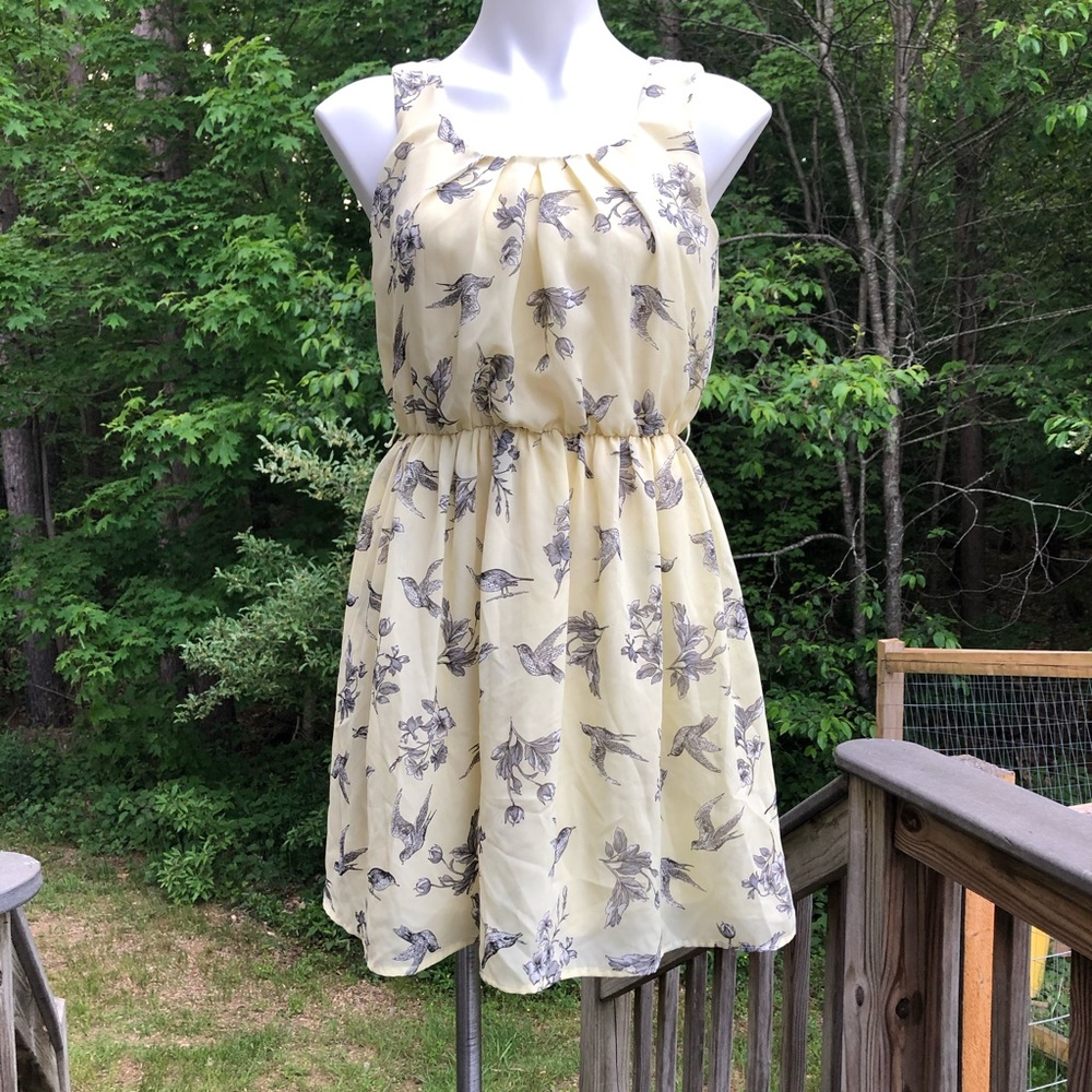 Soft yellow lined sparrow pattern dress size S